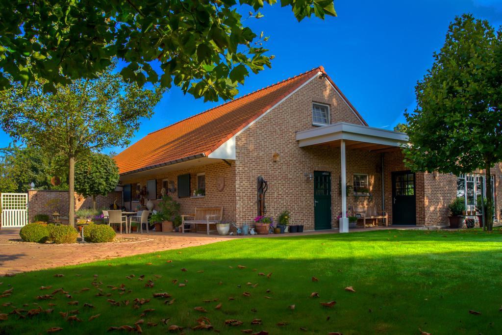 Vakantiehuis Aen de Roderburgh Maaseik Buitenkant foto